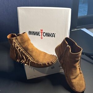 Minnetonka Tan Suede Moccasin Boots